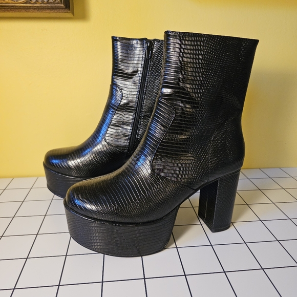 Brand new faux snakeskin boots - Picture 2 of 6